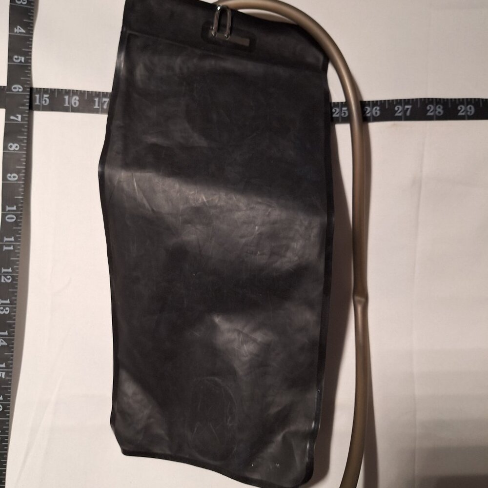 Vibedration Hydration Bladder (2 Liter?) - Used - Picture 3 of 6